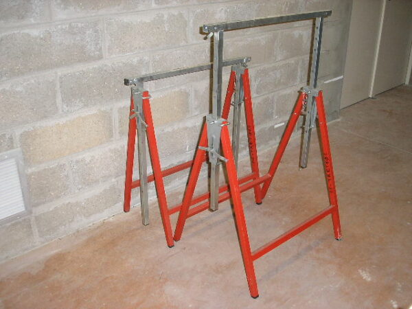 TRETAUX METALLIQUES REGLABLES EN HAUTEUR <div hidden>DE_TRET002</div>